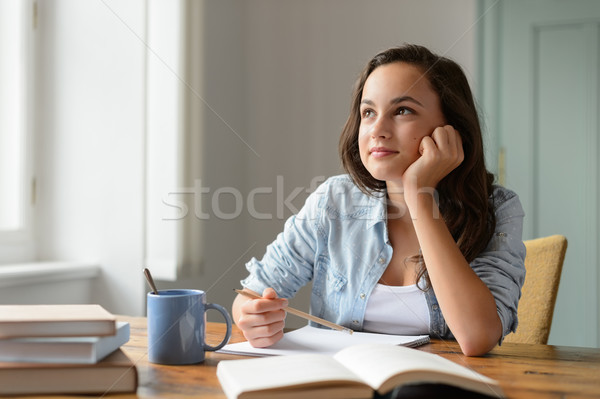Diák tinilány tanul otthon álmodozás másfelé néz Stock fotó © CandyboxPhoto