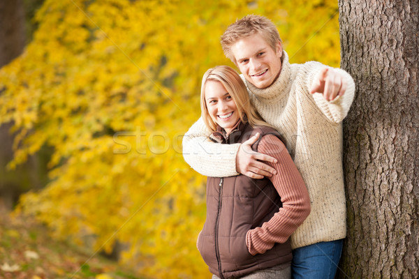 Outono romântico casal sorridente juntos parque Foto stock © CandyboxPhoto