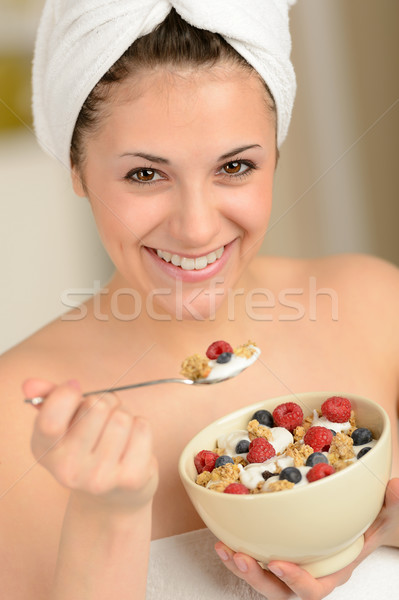 Gioioso ragazza mangiare muesli colazione ciotola Foto d'archivio © CandyboxPhoto