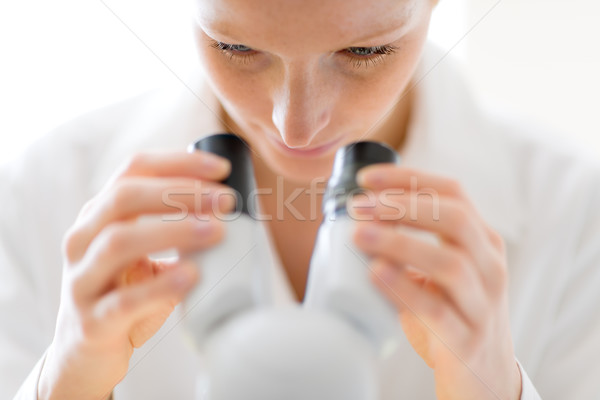 Microscoop laboratorium vrouw medische onderzoek scheikundige Stockfoto © CandyboxPhoto