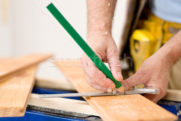 Foto stock: Melhoramento · da · casa · handyman · medir · madeira