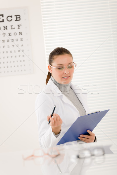 Optyk lekarza kobieta okulary oka wykres Zdjęcia stock © CandyboxPhoto