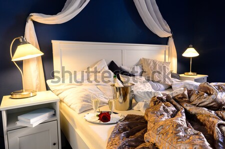 Vide luxe lit romantique sensation champagne [[stock_photo]] © CandyboxPhoto