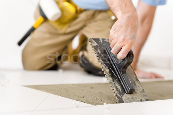 Lakásfelújítás rendbehoz ezermester fektet csempe férfi Stock fotó © CandyboxPhoto