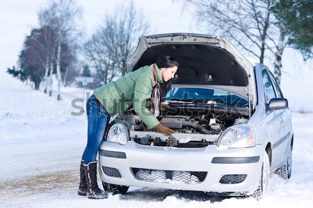 Zimą samochodu kobieta połączenia pomoc drogowego Zdjęcia stock © CandyboxPhoto