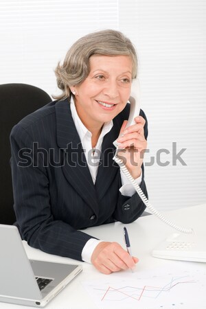 Foto stock: Altos · mujer · de · negocios · teléfono · mantener · vacío · hoja