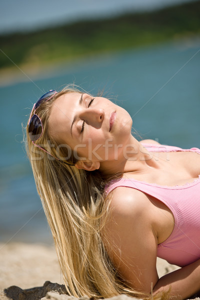 Rubio mujer relajarse verano sol agua Foto stock © CandyboxPhoto
