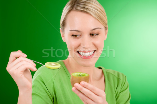 Szczęśliwy kobieta kiwi łyżeczka Zdjęcia stock © CandyboxPhoto