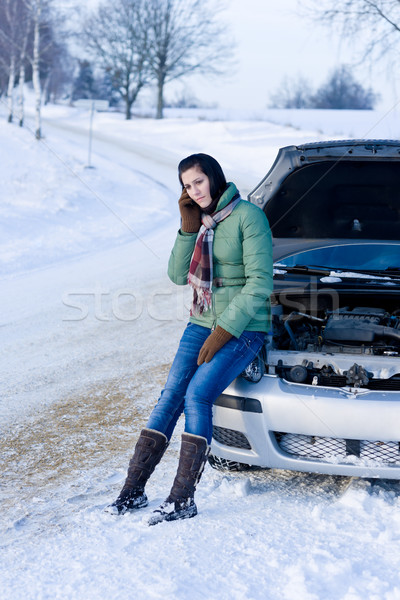 Zimą samochodu kobieta połączenia pomoc drogowego Zdjęcia stock © CandyboxPhoto