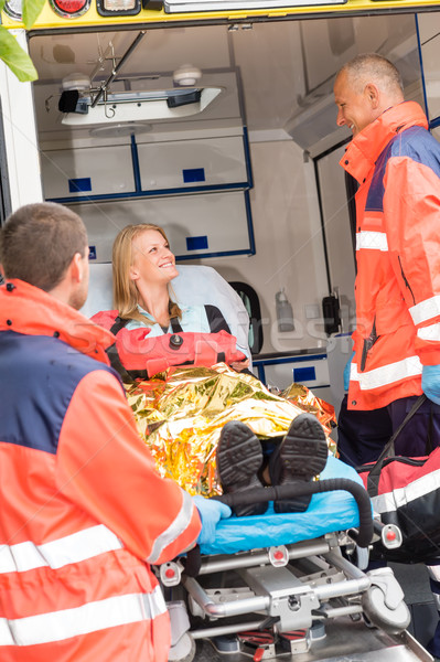 Vészhelyzet orvos nő mentő mentők sebesült Stock fotó © CandyboxPhoto