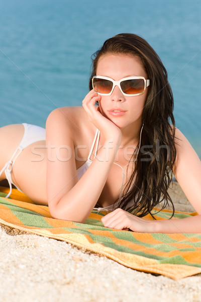 Jeunes sexy modèle de bikini détente lunettes de soleil écouter de la musique [[stock_photo]] © CandyboxPhoto