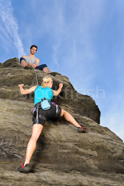 Mujer escalada hasta rock hombre mantener Foto stock © CandyboxPhoto