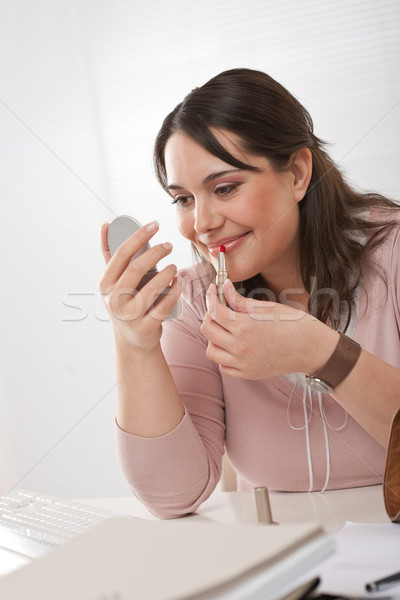 Jonge uitvoerende vrouw lippenstift kantoor Stockfoto © CandyboxPhoto