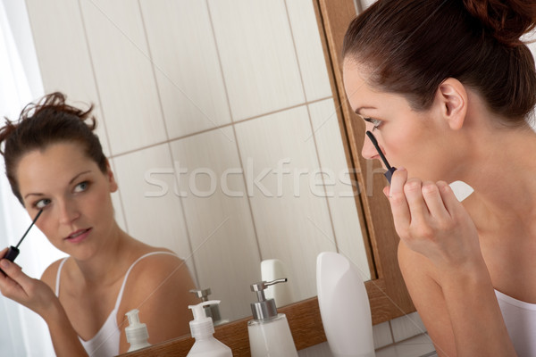 Corps soins jeune femme mascara salle de bain Photo stock © CandyboxPhoto