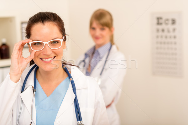 Médico mujer oculista blanco gafas femenino Foto stock © CandyboxPhoto