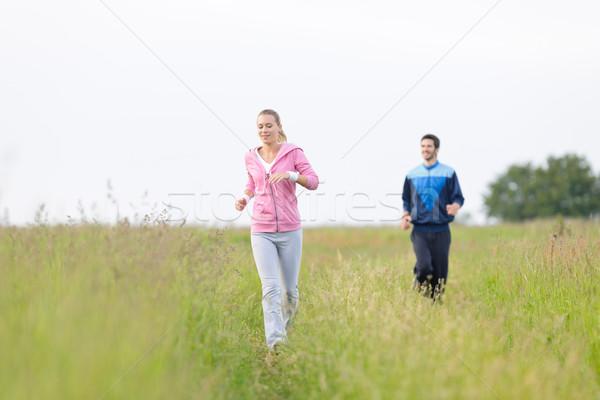 Foto stock: Correr · ejecutando · pradera · campo · jóvenes