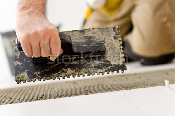 Lakásfelújítás rendbehoz ezermester fektet csempe férfi Stock fotó © CandyboxPhoto