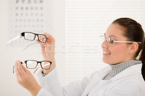 Stock fotó: Optikus · orvos · nő · szemüveg · szem · diagram