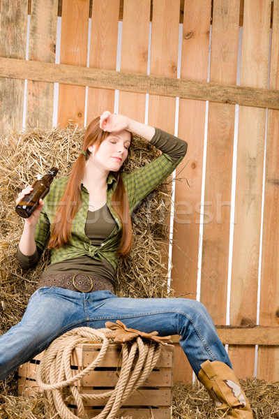 Provocerend jonge drinken bier schuur land Stockfoto © CandyboxPhoto