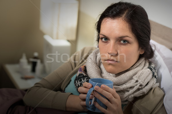 Frau kalten Halsschmerzen trinken Tee Porträt Stock foto © CandyboxPhoto