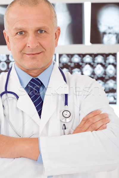 商業照片: 成熟 · 醫生 · 男 · 集 · X射線 · 肖像