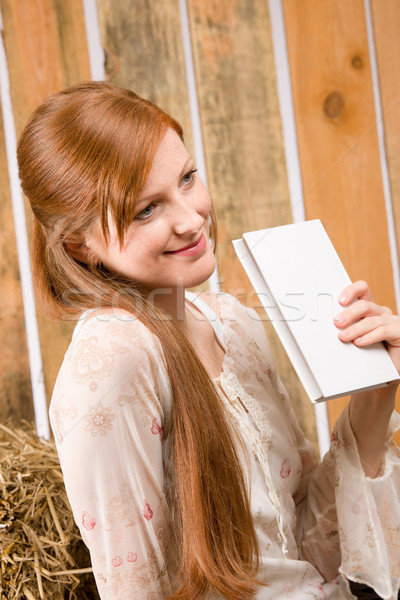 [[stock_photo]]: Jeunes · romantique · femme · tenir · livre · grange