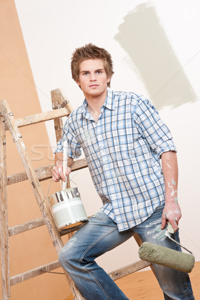 Foto stock: Melhoramento · da · casa · moço · pintar · escada · casa