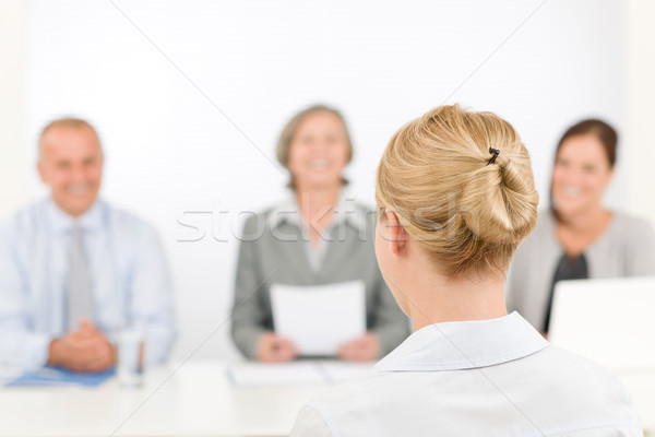 Foto stock: Entrevista · de · emprego · mulher · jovem · equipe · de · negócios · negócio · entrevista · profissional