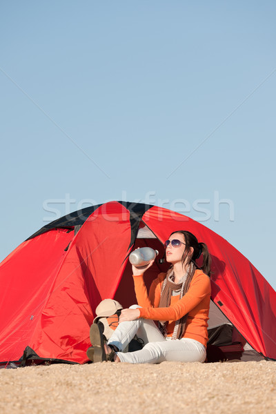 Stockfoto: Camping · gelukkig · vrouw · vergadering · tent