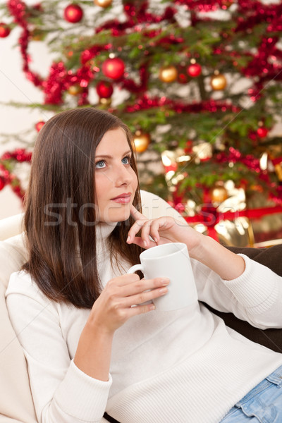 Brązowe włosy kobieta relaks kawy christmas choinka Zdjęcia stock © CandyboxPhoto