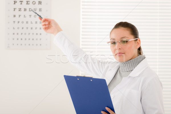 Zdjęcia stock: Optyk · lekarza · kobieta · okulary · oka · wykres