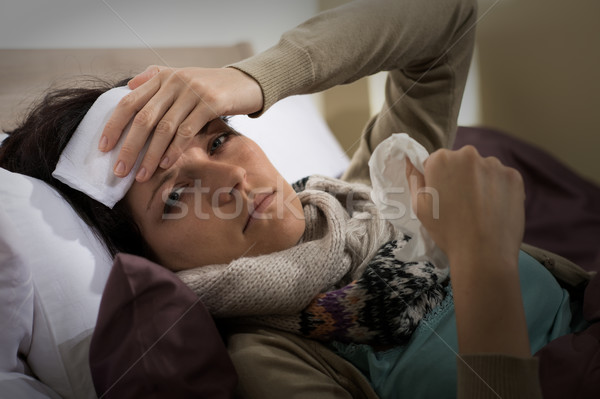 Frau Fieber halten Stirn Porträt Bett Stock foto © CandyboxPhoto