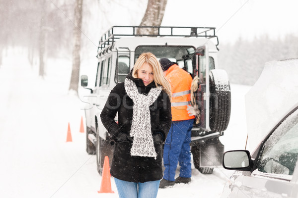 Mechaniker helfen Frau kaputtes Auto Schnee Hilfe Stock foto © CandyboxPhoto