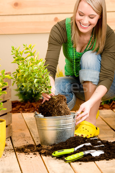 Gartenarbeit Frau Pflanzung Terrasse Frühling Natur Stock foto © CandyboxPhoto