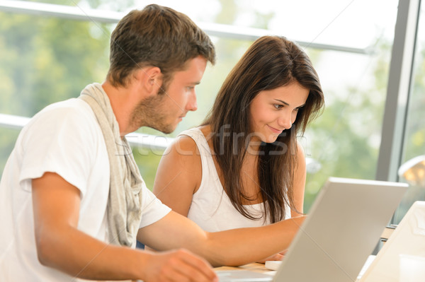 Stockfoto: Leerlingen · met · behulp · van · laptop · school · project