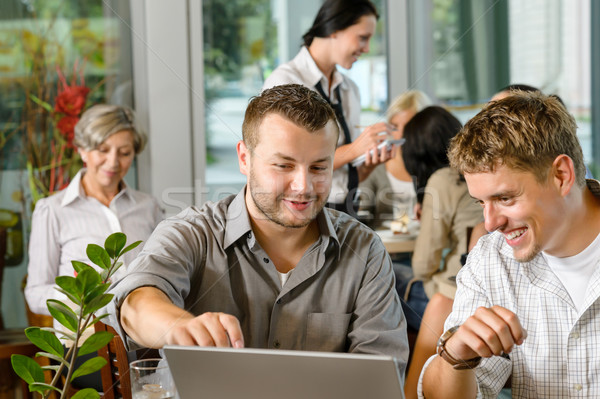 Stockfoto: Mannen · werken · laptop · cafe · restaurant