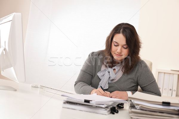 Stockfoto: Jonge · zakenvrouw · werken · kantoor · computer · uitvoerende