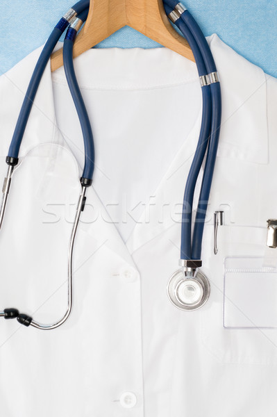 Tıbbi laboratuvar önlüğü asılı stetoskop mavi Stok fotoğraf © CandyboxPhoto