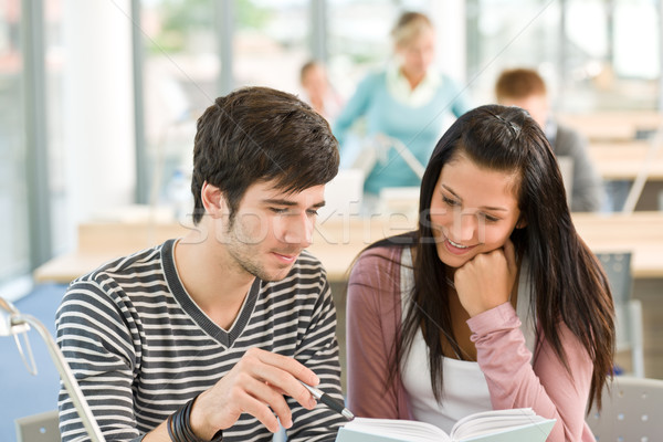 Twee studenten lezen boek klas universiteit Stockfoto © CandyboxPhoto
