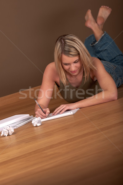 Studenten blond schriftlich Hausaufgaben Holzboden Stock foto © CandyboxPhoto