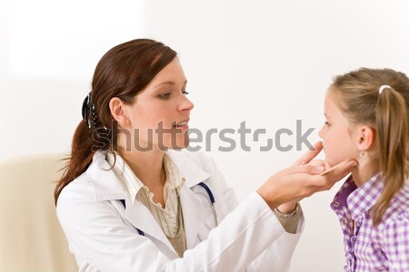 Weiblichen Arzt Kind Halsschmerzen Chirurgie Stock foto © CandyboxPhoto