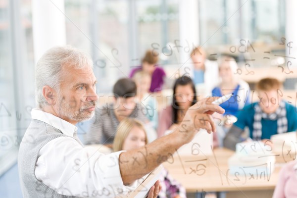 Foto stock: Matemática · lição · escola · secundária · estudantes · professor · sala · de · aula