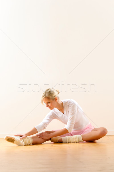 Ballet dancer in leaning posture exercise studio Stock photo © CandyboxPhoto