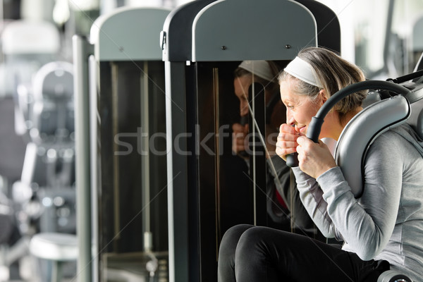 Fitnessz központ idős nő testmozgás izmok Stock fotó © CandyboxPhoto