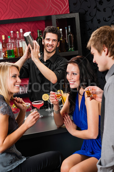Barmann Cocktail Schüttler Freunde trinken bar Stock foto © CandyboxPhoto