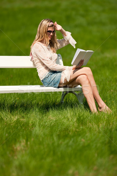 Foto stock: Primavera · verão · mulher · jovem · relaxante · prado · branco