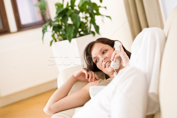 商業照片: 電話 · 家 · 女子 · 調用 · 客廳 · 窗口
