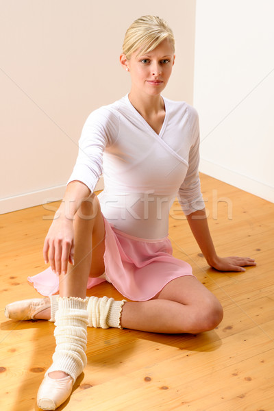 Balletdanser vergadering studio vloer ballerina Stockfoto © CandyboxPhoto