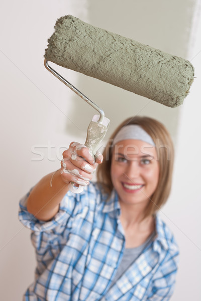 Amélioration de l'habitat femme souriante peinture peinture mur maison [[stock_photo]] © CandyboxPhoto