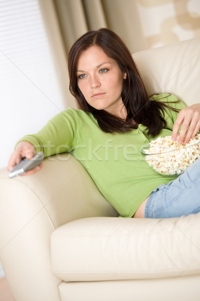 Nő mutat televízió távirányító pattogatott kukorica nappali Stock fotó © CandyboxPhoto